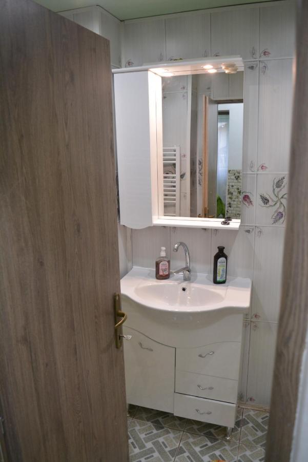 Green Rooms Hunedoara Ngoại thất bức ảnh