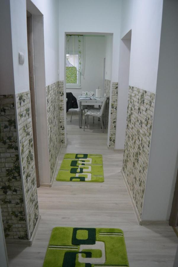 Green Rooms Hunedoara Ngoại thất bức ảnh