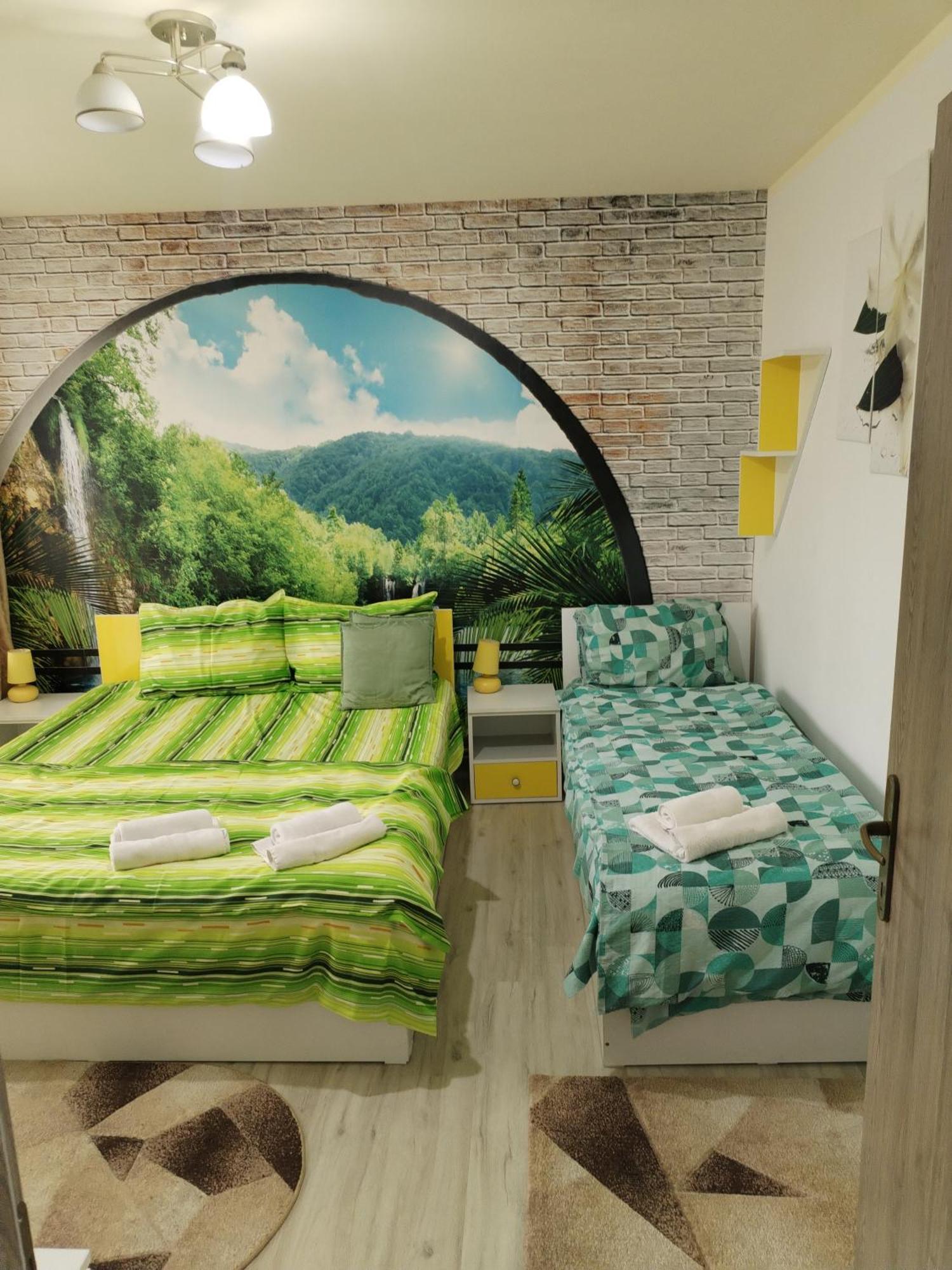 Green Rooms Hunedoara Ngoại thất bức ảnh